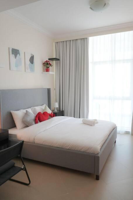 Step Into Serenity - Discover Modern Living In 1Br Apartment With Panoramic Views In Dubai Marina Near Jbr Walk, Beach And Bla Bla Club Bagian luar foto
