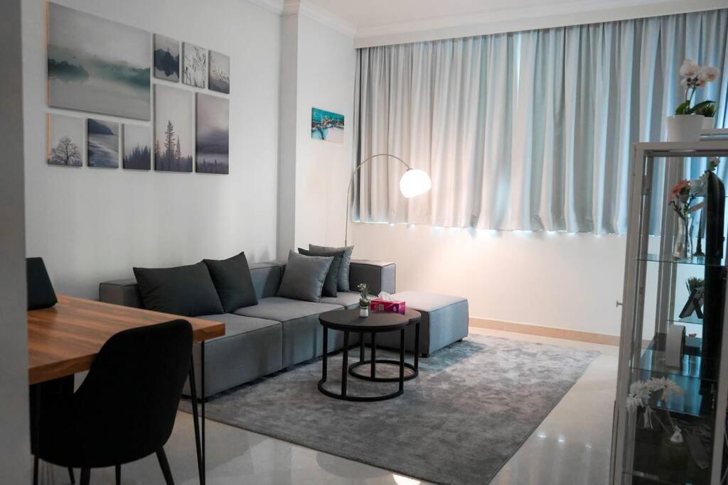 Step Into Serenity - Discover Modern Living In 1Br Apartment With Panoramic Views In Dubai Marina Near Jbr Walk, Beach And Bla Bla Club Bagian luar foto