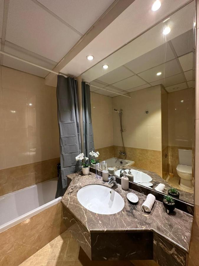 Step Into Serenity - Discover Modern Living In 1Br Apartment With Panoramic Views In Dubai Marina Near Jbr Walk, Beach And Bla Bla Club Bagian luar foto